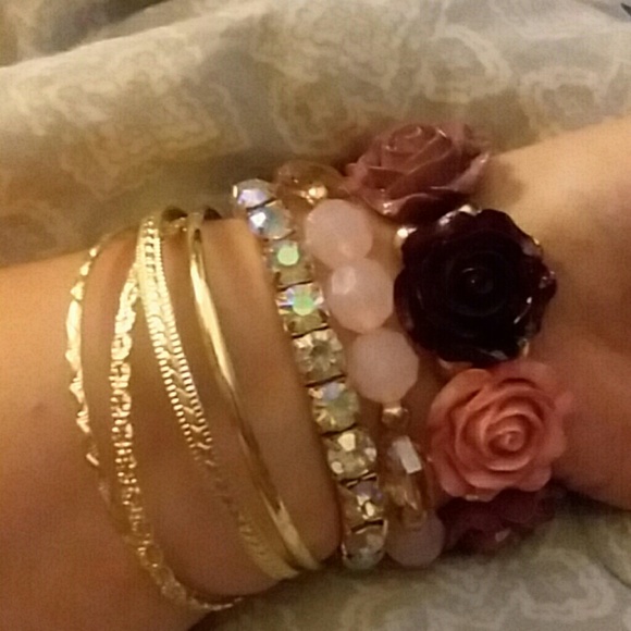 Jewelry - NWT 7 bangle glam rhinestones